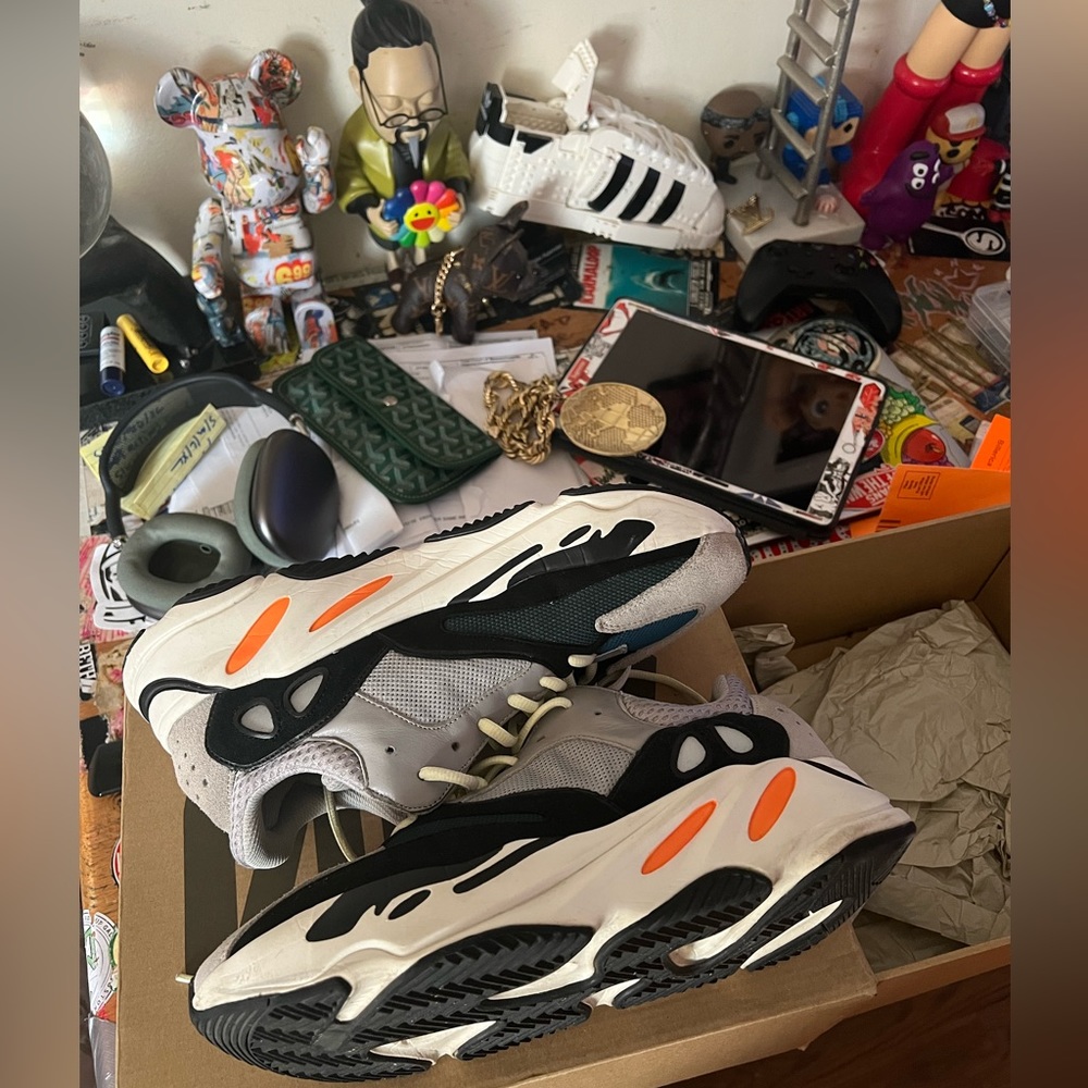 700 yeezy wave runner 🔥🔥🔥 size 10